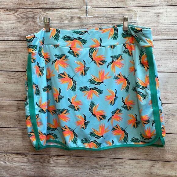 ZELOS SKORT IN TROPICAL PRINT‎ - Picture 1 of 5